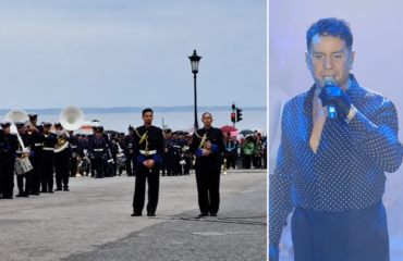 Θεσσαλονίκη: Η μπάντα του Πολεμικού Ναυτικού τραγούδησε Γιώργο Μαζωνάκη στην Αριστοτέλους (βίντεο)