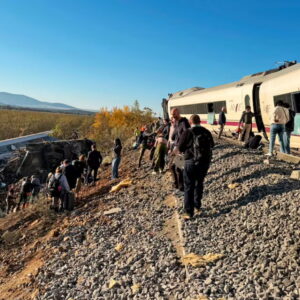 Ισπανία: Ανθρώπινο λάθος πίσω από τη σύγκρουση τρένων με τουλάχιστον 39 νεκρούς