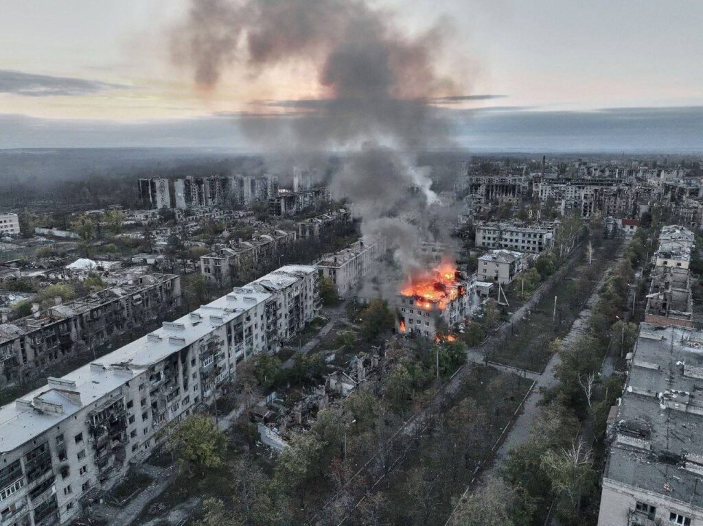 «Κρανίου τόπος» η Λιμάν: Οι Ρώσοι την έχασαν και τα κτίριά της καταστρέφονται – Δείτε πώς έχει γίνει