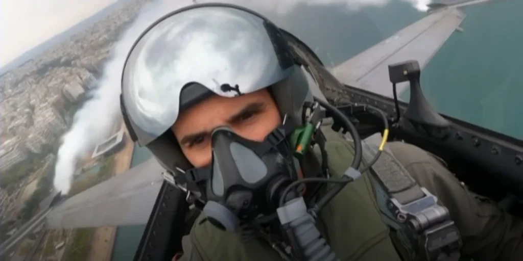Το μήνυμα του πιλότου της ομάδας «ΖΕΥΣ» για την 28η Οκτωβρίου: «Μία λέξη αλλάζει την ιστορία: ΟΧΙ»