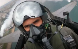 Το μήνυμα του πιλότου της ομάδας «ΖΕΥΣ» για την 28η Οκτωβρίου: «Μία λέξη αλλάζει την ιστορία: ΟΧΙ»