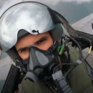 Το μήνυμα του πιλότου της ομάδας «ΖΕΥΣ» για την 28η Οκτωβρίου: «Μία λέξη αλλάζει την ιστορία: ΟΧΙ»