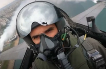 Το μήνυμα του πιλότου της ομάδας «ΖΕΥΣ» για την 28η Οκτωβρίου: «Μία λέξη αλλάζει την ιστορία: ΟΧΙ»