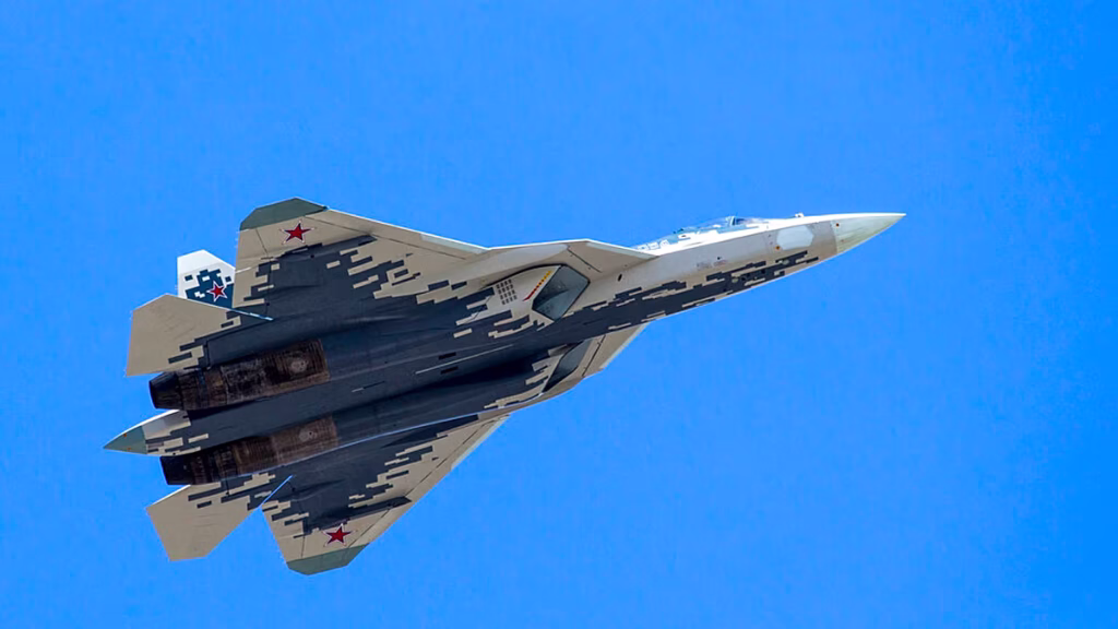 Βίντεο: Ρωσικό Su-57 εκτόξευσε τρεις πυραύλους cruise Kh-59/69 κατά ουκρανικής αεροπορικής βάσης