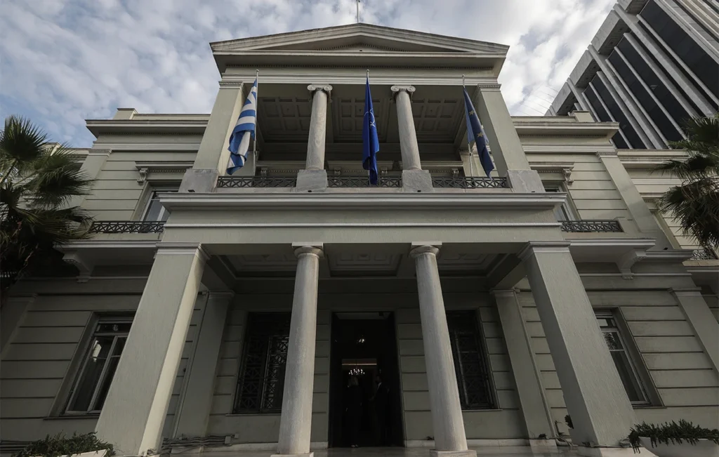 ΥΠΕΞ: «Οι υπεύθυνοι για την επίθεση σε ελληνόκτητο πλοίο πρέπει να λογοδοτήσουν»
