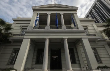ΥΠΕΞ: «Οι υπεύθυνοι για την επίθεση σε ελληνόκτητο πλοίο πρέπει να λογοδοτήσουν»