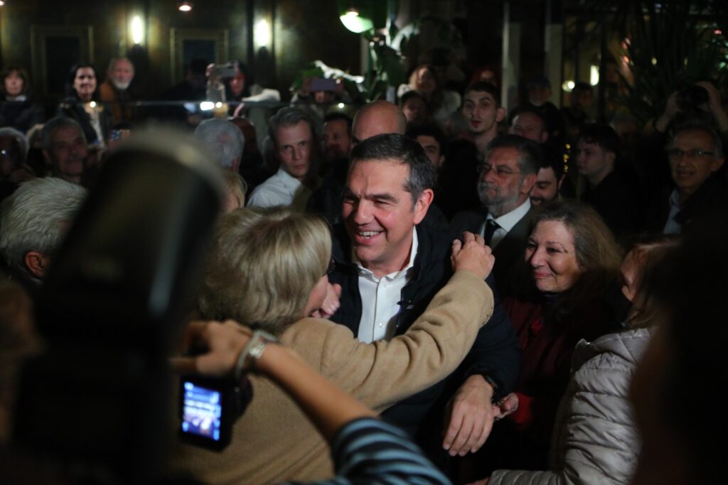 Ποιοι έδωσαν το παρών στην ομιλία του Αλέξη Τσίπρα στην Ηλιούπολη (βίντεο)
